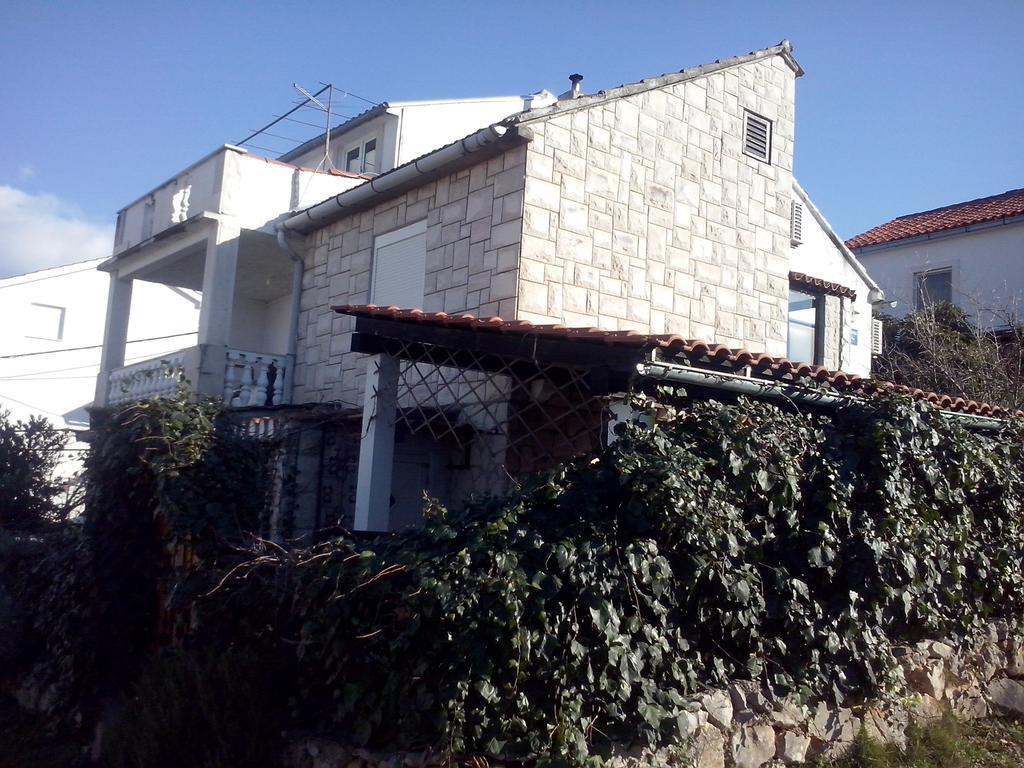 Apartment Ma'Re Supetar Exterior photo