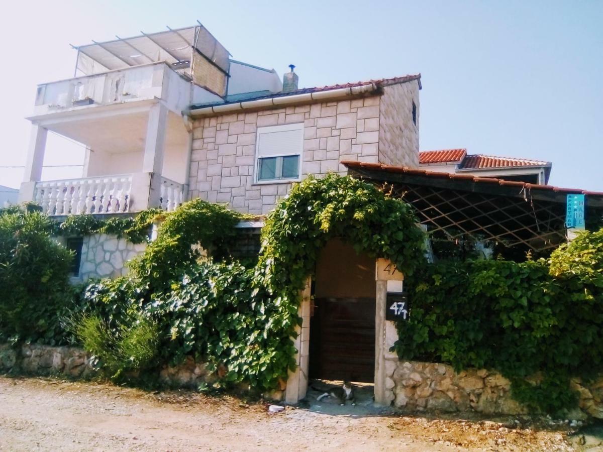 Apartment Ma'Re Supetar Exterior photo