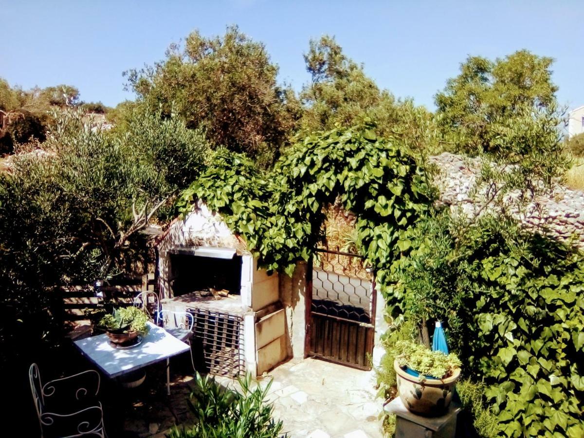 Apartment Ma'Re Supetar Exterior photo